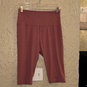 High-Waisted Mauve Crop Leggings